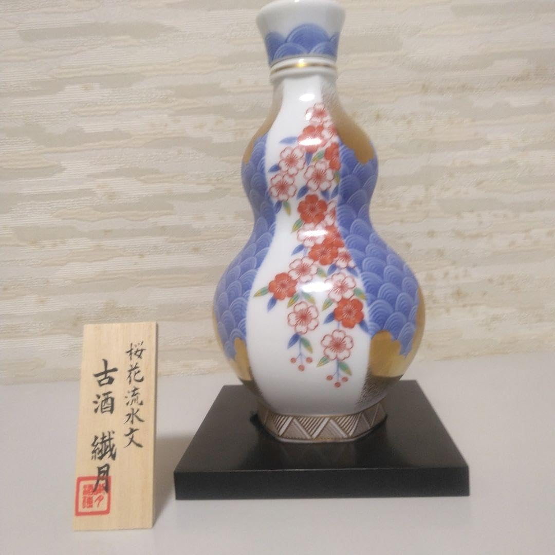 希少！　40年熟成焼酎『古酒繊月』桜花流水文絵瓢箪形　有田焼ボトル【限定品】 40年熟成焼酎『古酒繊月』桜花流水文絵瓢箪形 有田焼ボトル限定